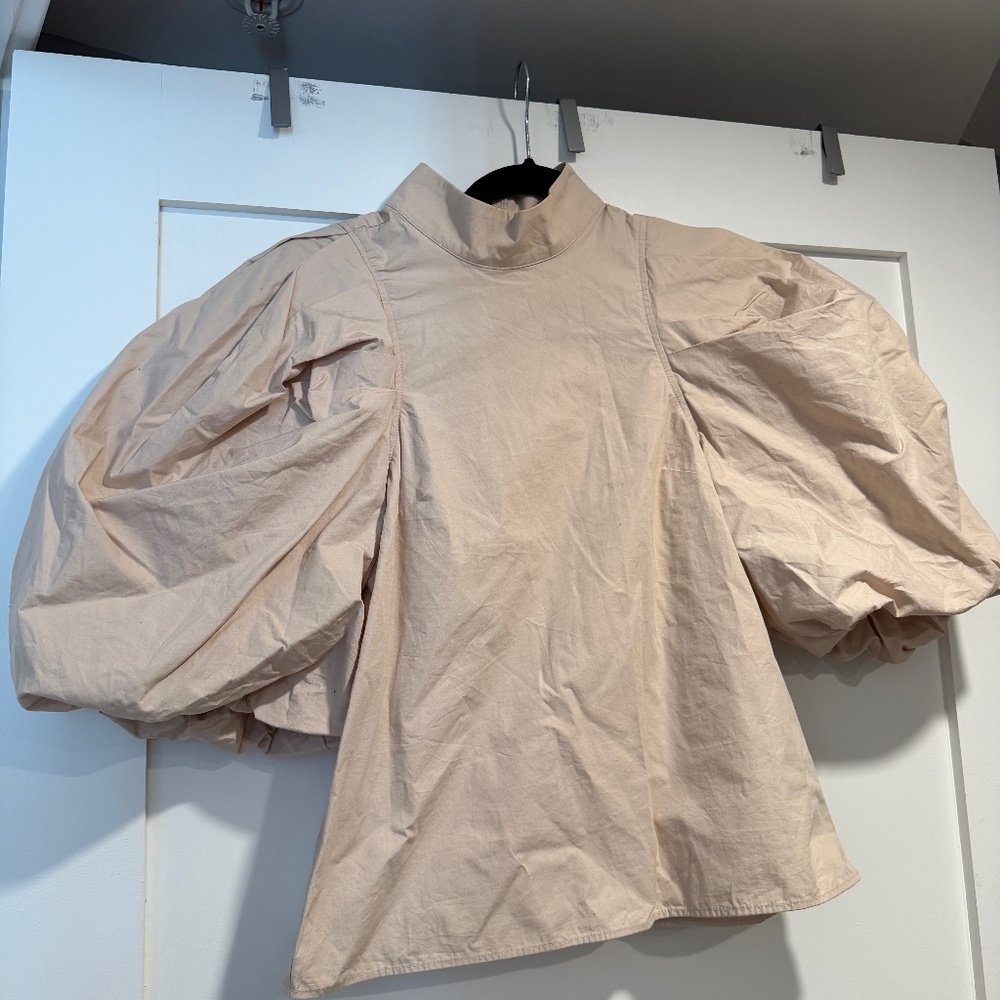 Puff-sleeved blouse